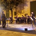 L'orchestra durante l'esibisizione