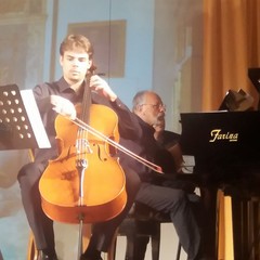 L'esibizione al violoncello