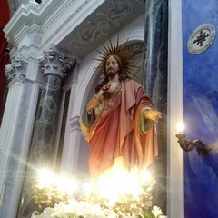 La statua del Cuore di Gesù in chiesa