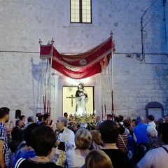 Bagno di folla per la processione