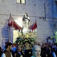 L'uscita dalla chiesa di San Francesco d'Assisi