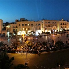 La piazza prima dell'arrivo dei figuranti (panoramica)