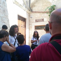 Tra di loro nei pressi della Chiesa del Carmine