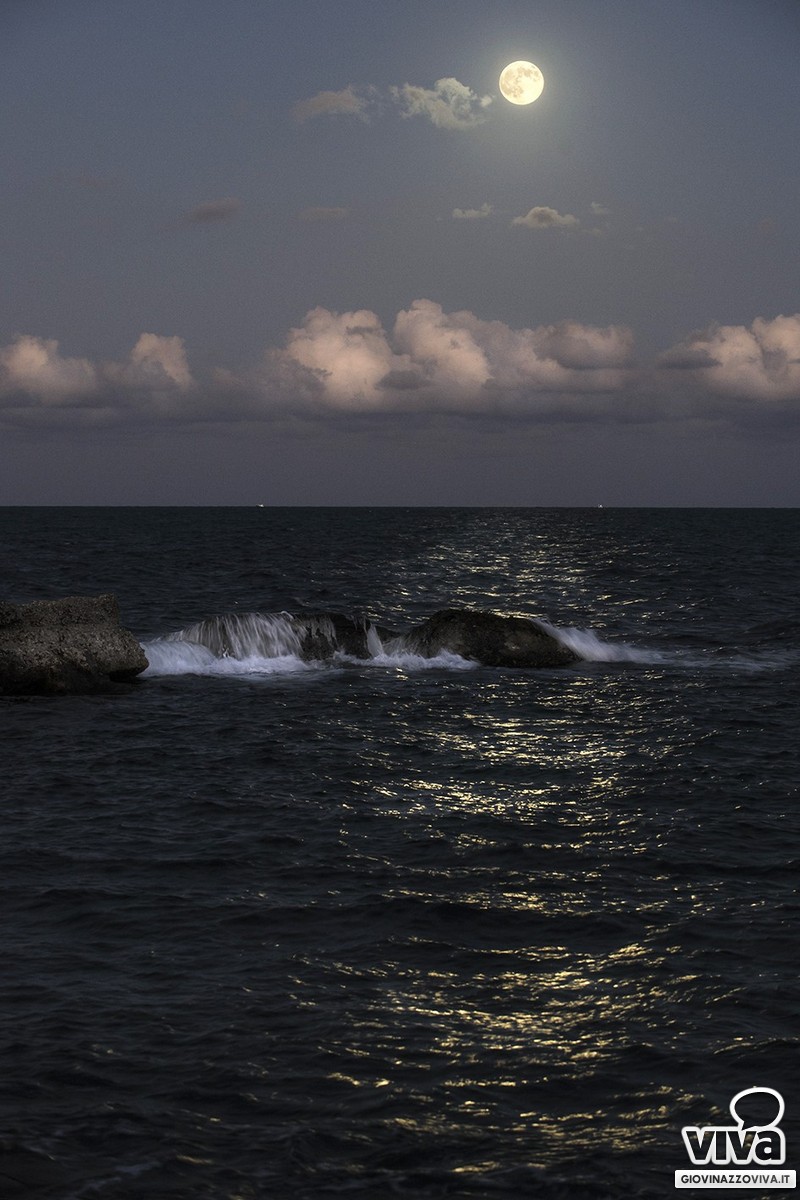 Superluna a Giovinazzo con lo sguardo di Giuseppe Palmiotto