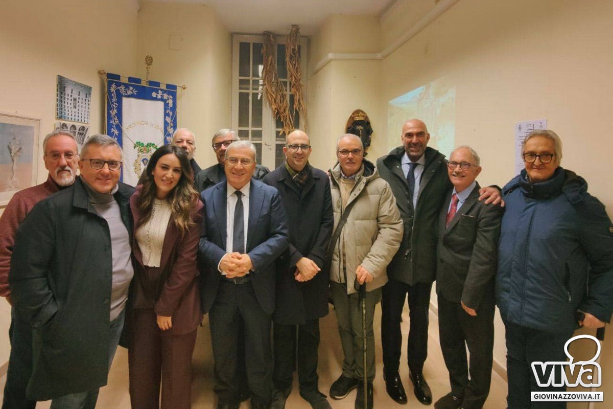 Foto di gruppo con Vito Leccese all'IVE