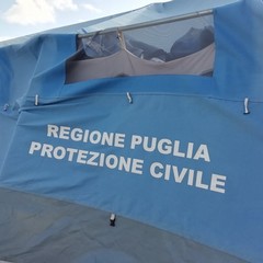 Degrado e rifiuti. Ecco com'è ridotta la tenda della Protezione Civile