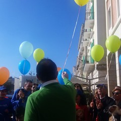 Volano i palloncini della solidarietà