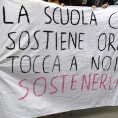 La protesta si sposa con l'amore per la propria scuola