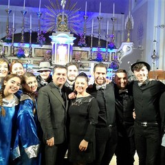 Foto di gruppo finale con don Pietro Rubini