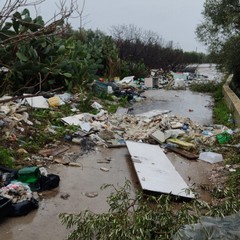 Rifiuti senza fine sulla strada provinciale 88