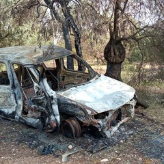 Quel che resta di un'auto: ennesimi ritrovamenti a Giovinazzo