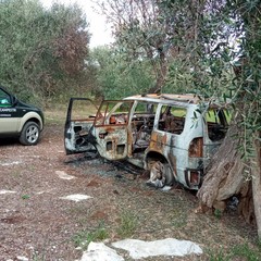 Quel che resta di un'auto: ennesimi ritrovamenti a Giovinazzo