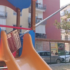 Vandali scatenati in piazza Stallone: «Qui la notte è terra di nessuno»