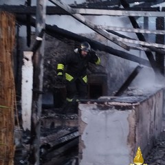 In fiamme il Margaret Club: sul posto i Vigili del Fuoco, danni ingenti