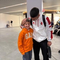 Stefano con i calciatori del Bari