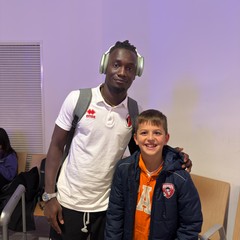 Stefano con i calciatori del Bari