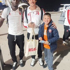 Stefano con i calciatori del Bari