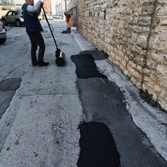 Buche stradali ricoperte