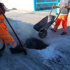 Buche stradali ricoperte