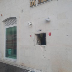Due boati nella notte: nuovo assalto con la "marmotta" alla Monte dei Paschi