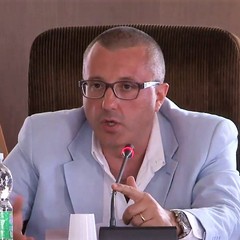 Gianni Camporeale presiede la seduta