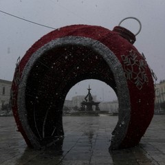 La palla gigante sotto la tormenta