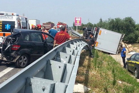 L'incidente lungo la strada statale 16 bis