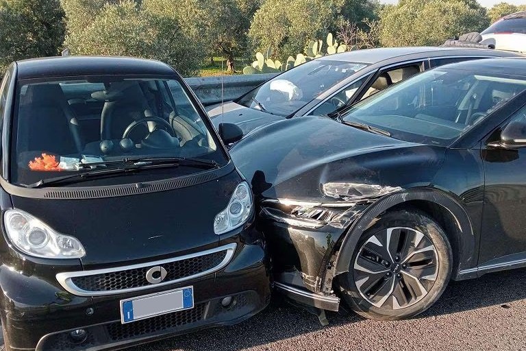 L'incidente stradale avvenuto sulla strada statale 16 bis