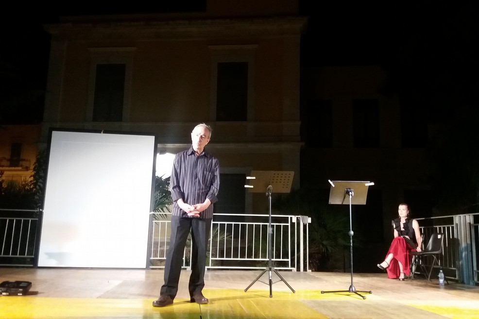 Franco Martini ed Annarita Poliseno sul palco. <span>Foto Gianluca Battista</span>
