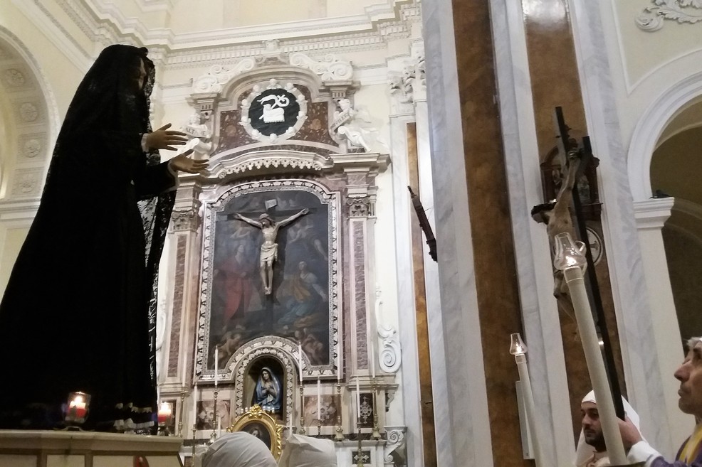 L'Addolorata incontra il Figlio. <span>Foto Gianluca Battista</span>