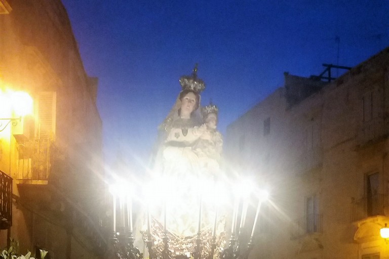La Madonna delle Grazie in processione