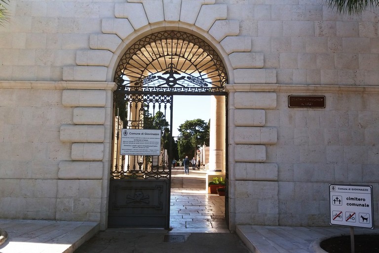 L'ingresso del cimitero. <span>Foto Gianluca Battista</span>