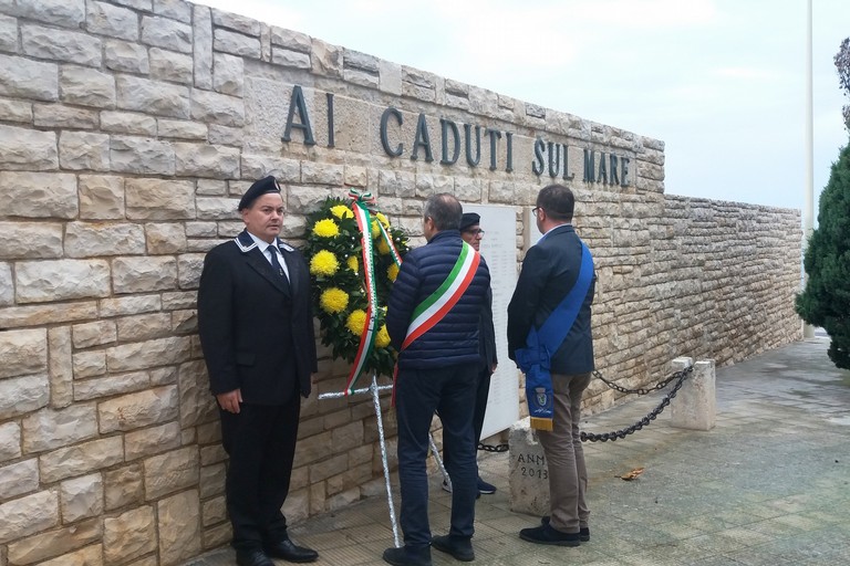 L'omaggio ai Caduti del Mare. <span>Foto Gianluca Battista</span>