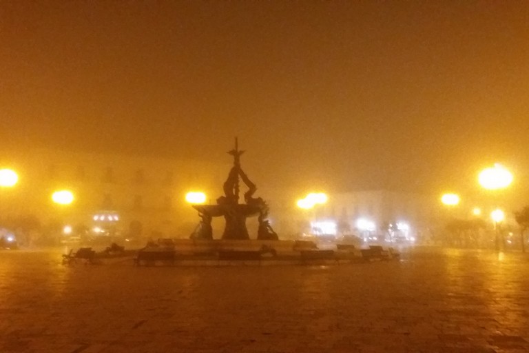 Piazza Vittorio Emanuele II nella nebbia. <span>Foto Gianluca Battista</span>