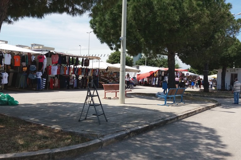 Mercato settimanale. <span>Foto Gianluca Battista</span>