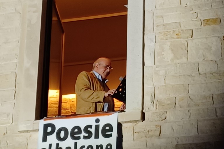 Enzo Quarto ospite di Poesie al Balcone. <span>Foto Gianluca Battista</span>