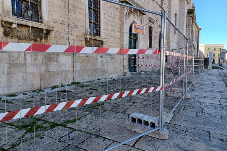 Tornano le "gabbie" sotto l'Istituto Vittorio Emanuele II