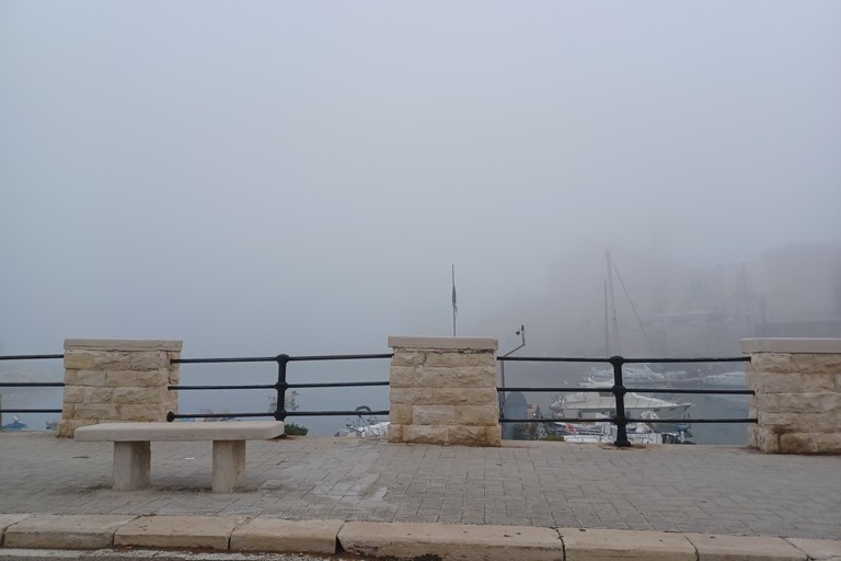 Nebbia su Cala Porto. <span>Foto Gabriella Serrone</span>