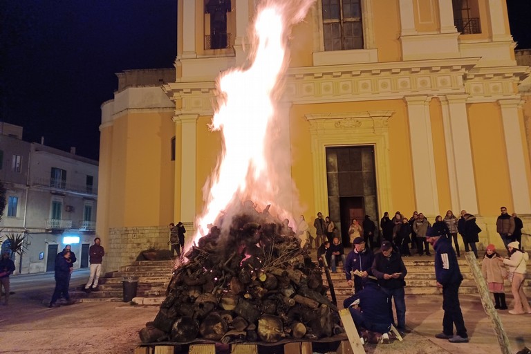 Fuochi di Sant'Antonio Abate - Parrocchia Sant'Agostino. <span>Foto Gianluca Battista</span>