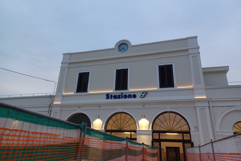 Stazione ferroviaria Giovinazzo. <span>Foto Gianluca Battista</span>