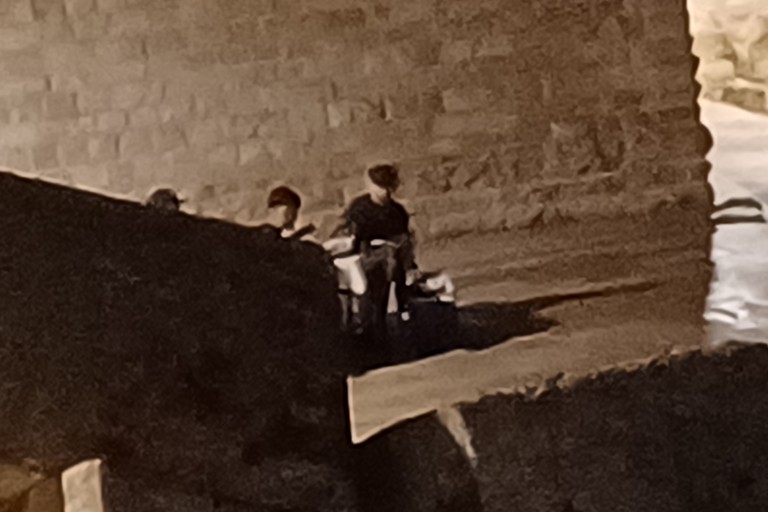 Bivacco ai piedi di palazzo Vescovile