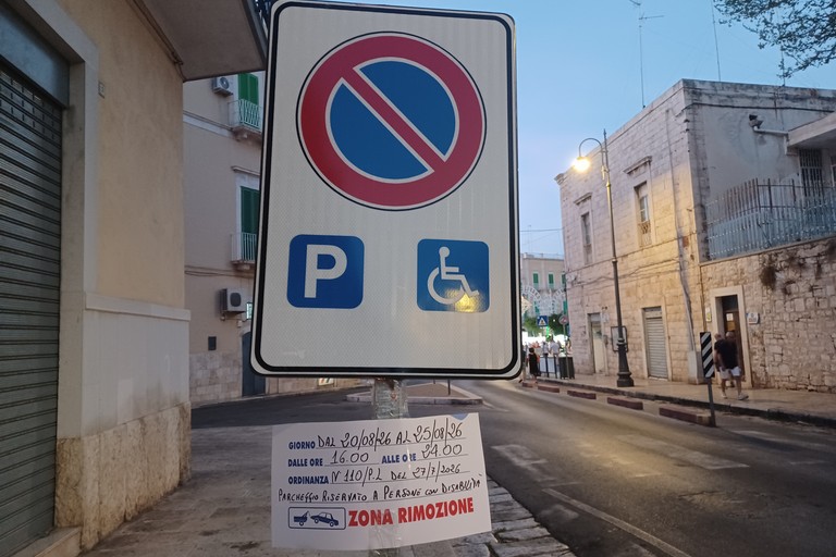 Divieti su corso Amedeo. <span>Foto Gianluca Battista</span>
