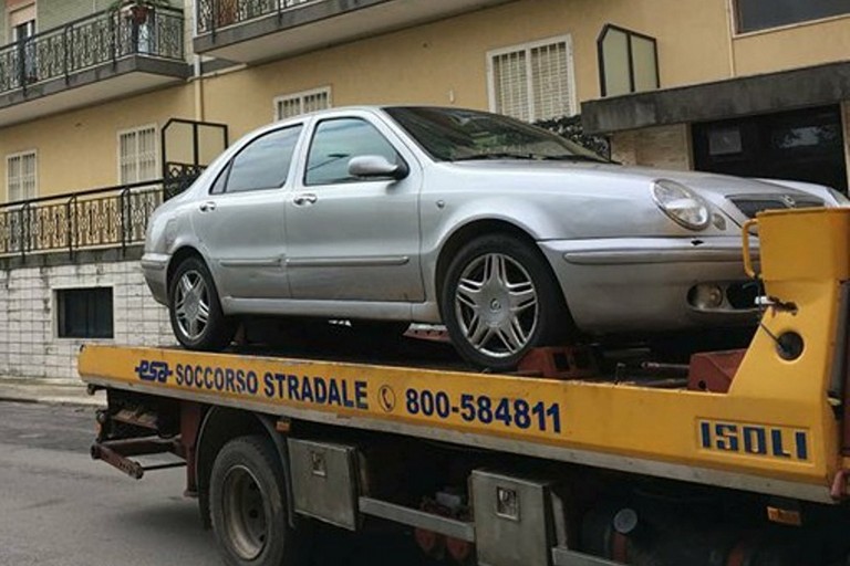 L'auto recuperata dalla Polizia Locale