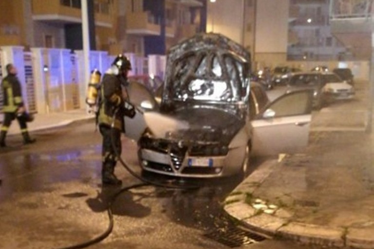 L'incendio in via Partigiani Meridionali