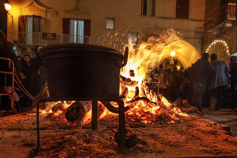 Falò Sant'Antonio Abate. <span>Foto Giuseppe Palmiotto </span>