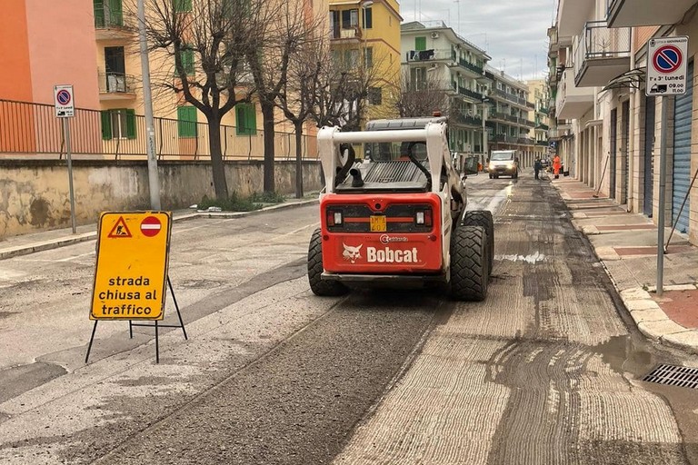 Lavori asfaltatura AQP. <span>Foto Comune di Giovinazzo </span>