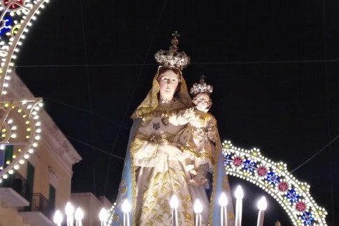 La Madonna delle Grazie in processione. <span>Foto Comune di Giovinazzo</span>