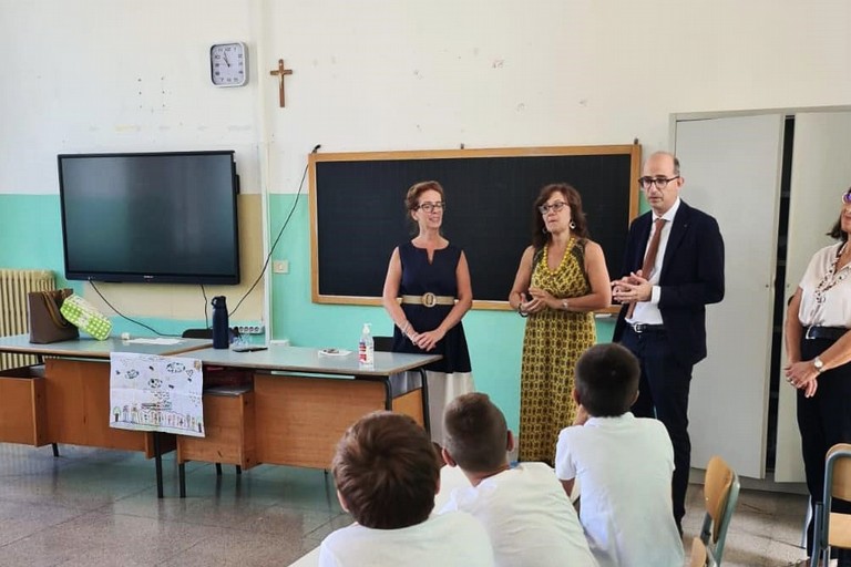 Michele Sollecito in visita alle scuole di Giovinazzo