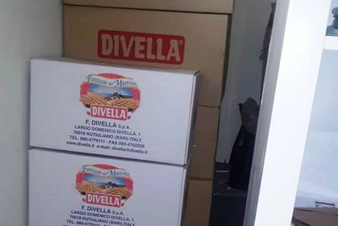 I pacchi di pasta e biscotti. <span>Foto Ufficio Stampa Comitato Feste</span>