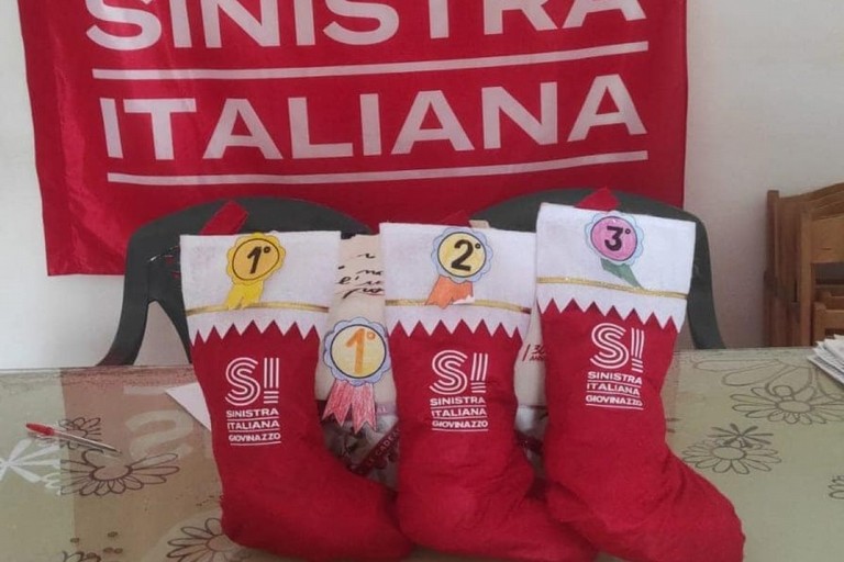 Le calze della Befana di Sinistra Italiana Giovinazzo